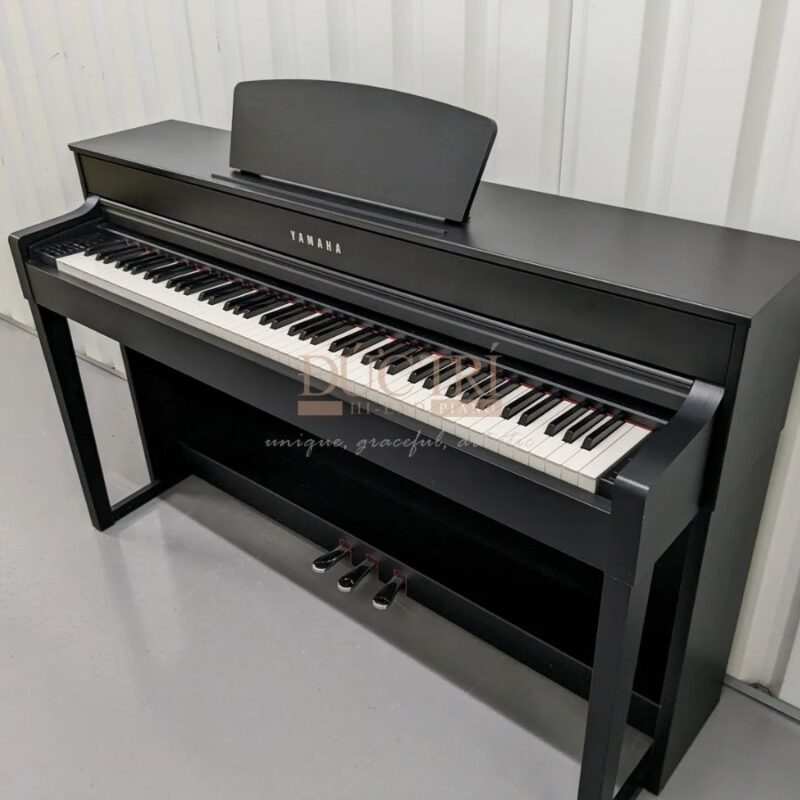 Hình ảnh góc cạnh của Đàn Piano Yamaha CLP-835
