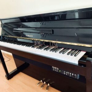 Hình ảnh góc cạnh của Đàn Piano Yamaha DUP20