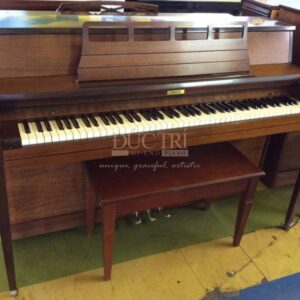 Hình ảnh góc nghiêng Đàn Piano Cơ Yamaha SX100R Upright