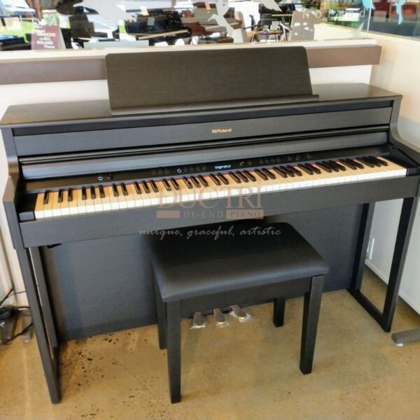 Hình ảnh trực diện của Đàn Piano Roland HP 704 PE