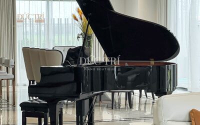 Mặt bên của Đàn piano Yamaha G1B