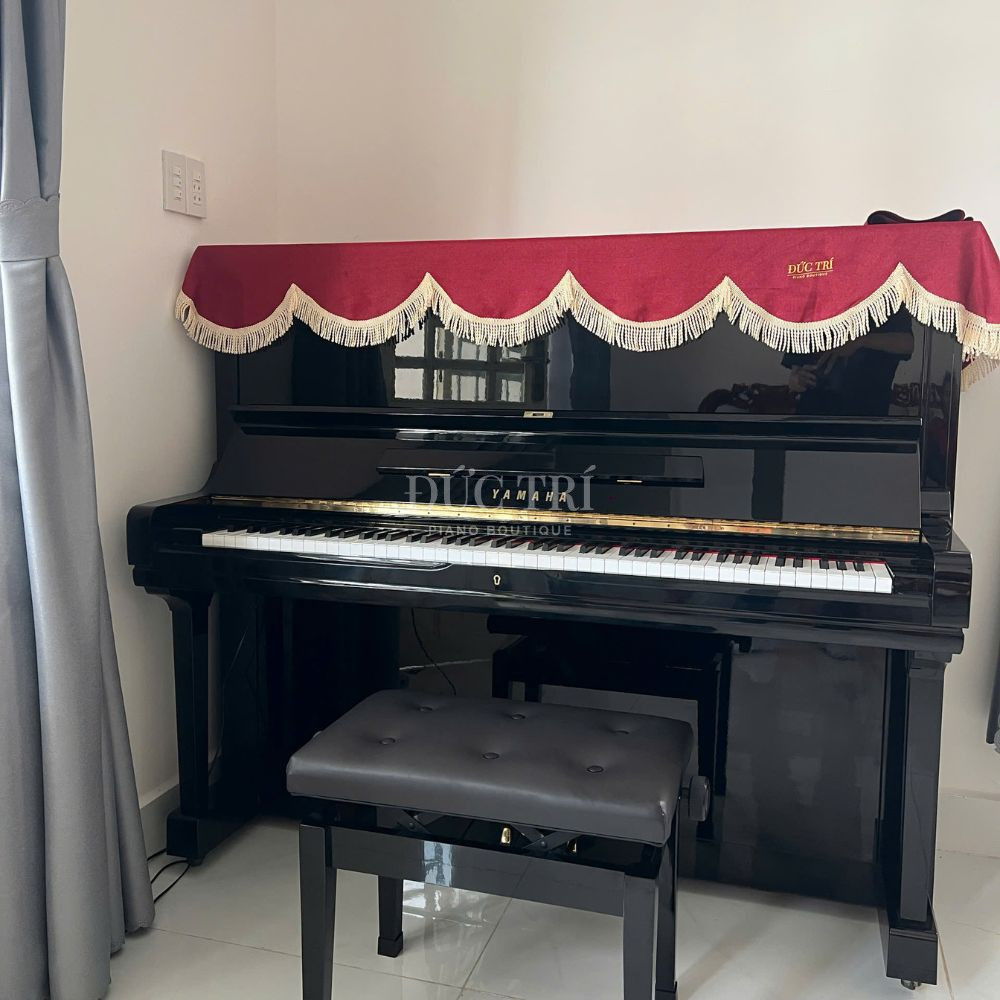 Mặt trước đàn Yamaha U3H