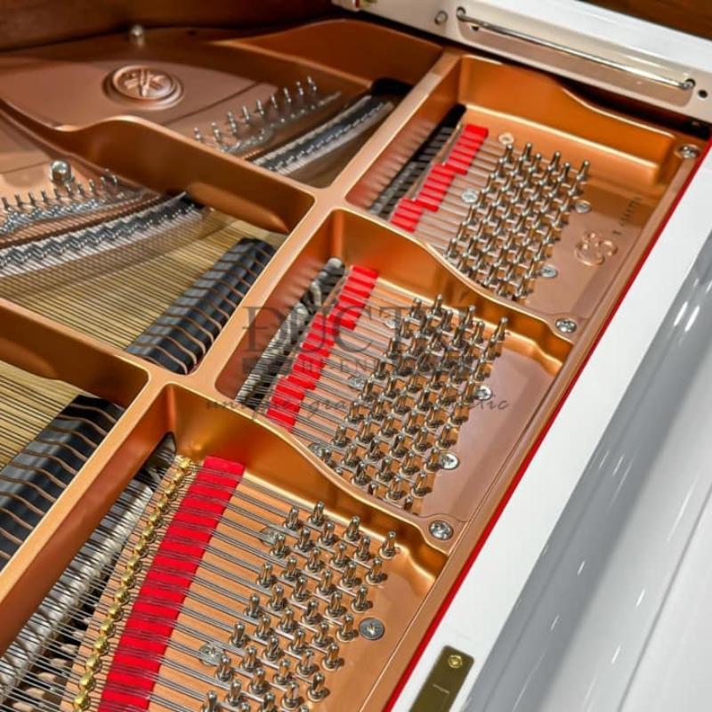 Nội thất bên trong đàn Yamaha C3X