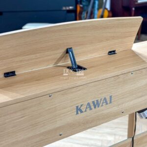 Phía trên nắp Đàn Piano Roland CA48