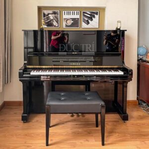 Phía trước chiếc đàn Yamaha U3H được trưng bày tại nhà của khách hàng tại Tân Phú, HCM