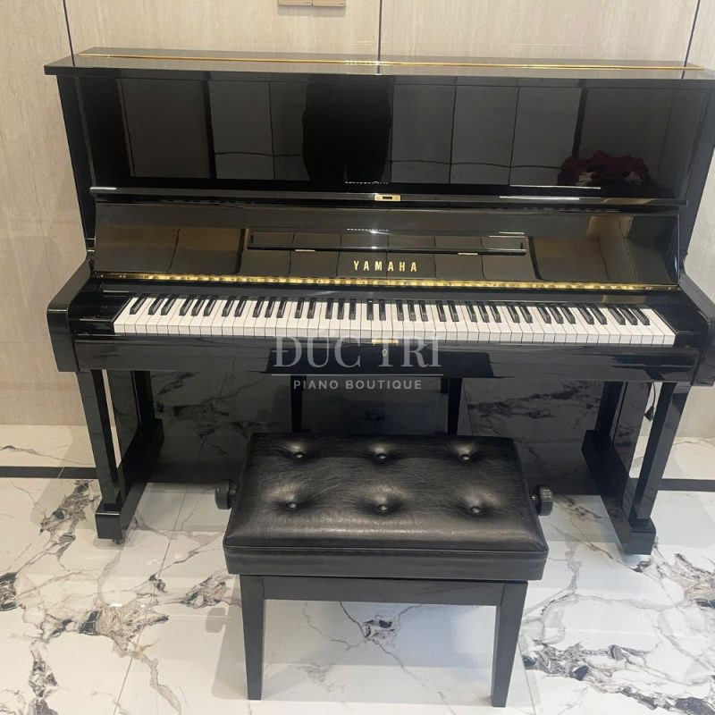 Phía trước đàn Yamaha U1H seri 3.0