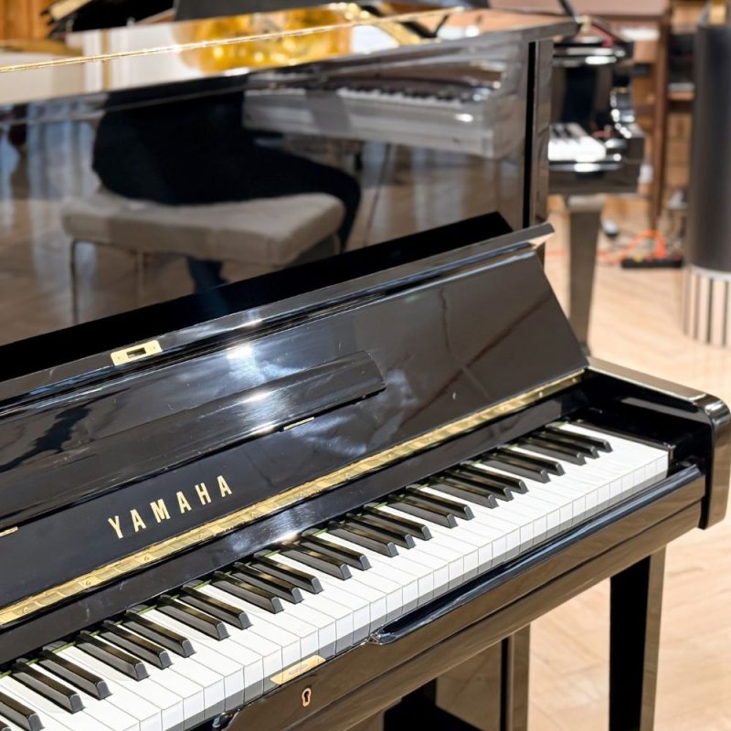 Phím đàn trên đà Yamaha U1A