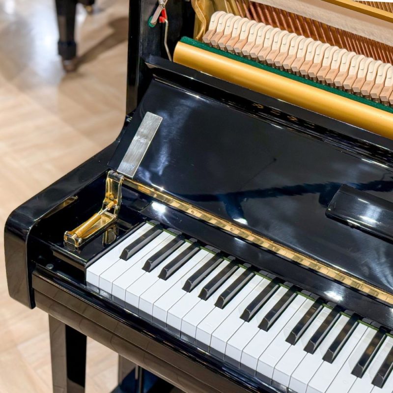 Phím đàn và búa đàn trên đàn Yamaha U1A