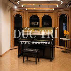 Toàn cảnh đàn Yamaha U3 trưng bày tại showroom Đức Trí