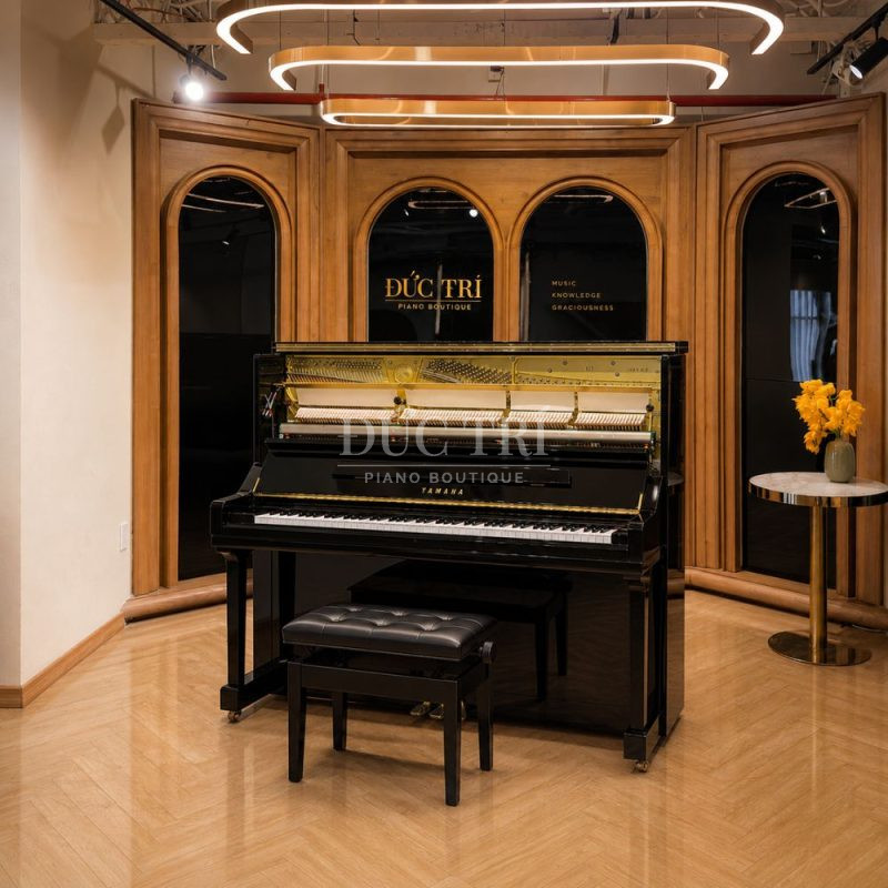 Toàn cảnh đàn Yamaha U3 trưng bày tại showroom Đức Trí