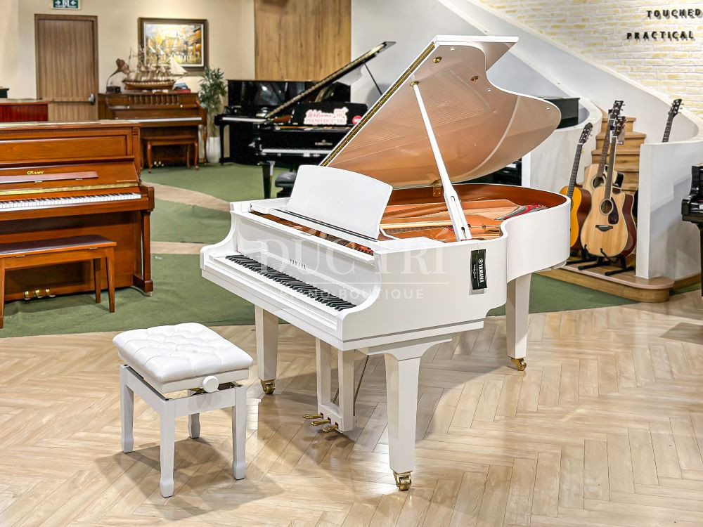 Yamaha C3X Whithe New đang được trưng bày tại showroom Đức Trí Piano Boutique