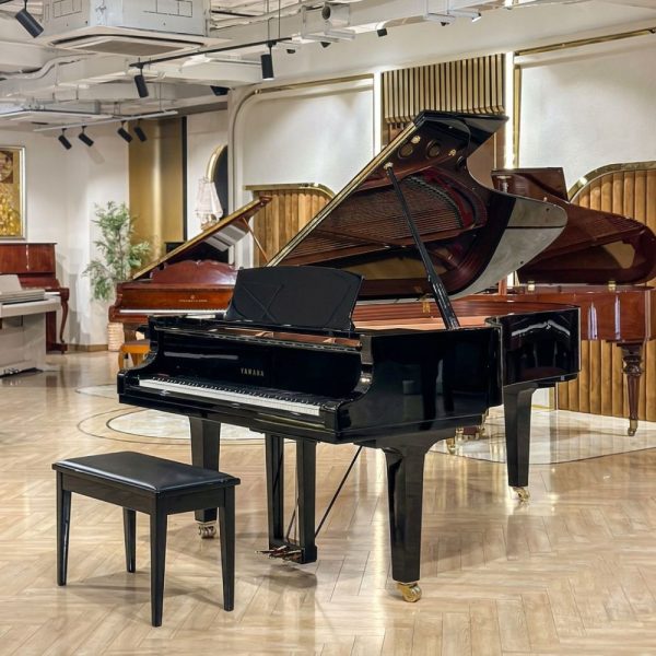 Yamaha C7B