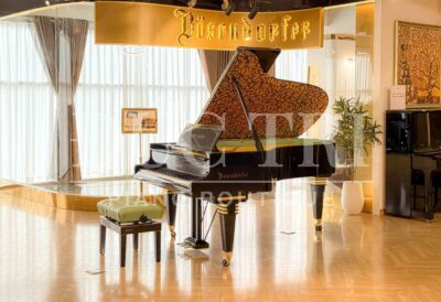 đàn piano Bosendorfer Secession đang được trưng bày tại Đức Trí Piano Boutique