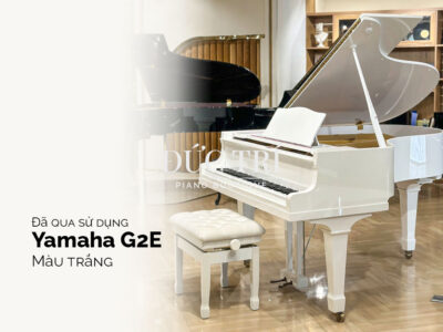 Banner Grand Piano Yamaha G2E màu trắng