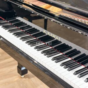 Logo và bàn phím của đàn piano Kawai CA-60