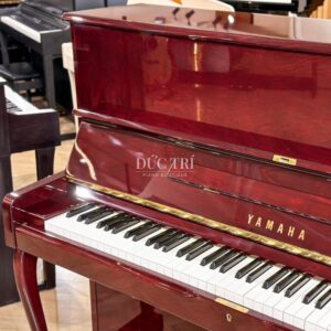 Logo và các phím trên đàn Đàn Piano Yamaha W110BB