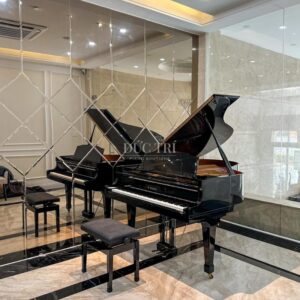 Phía trước đàn piano Kawai GS30 được trưng bày tại nhà của khách hàng