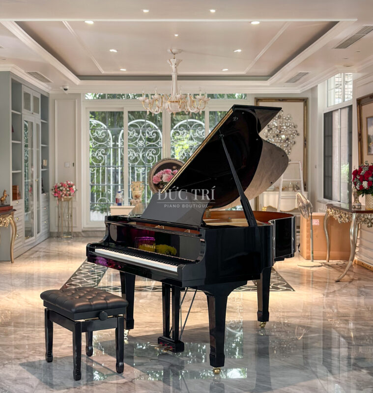 Góc cạnh của đàn Grand Piano Yamaha C1