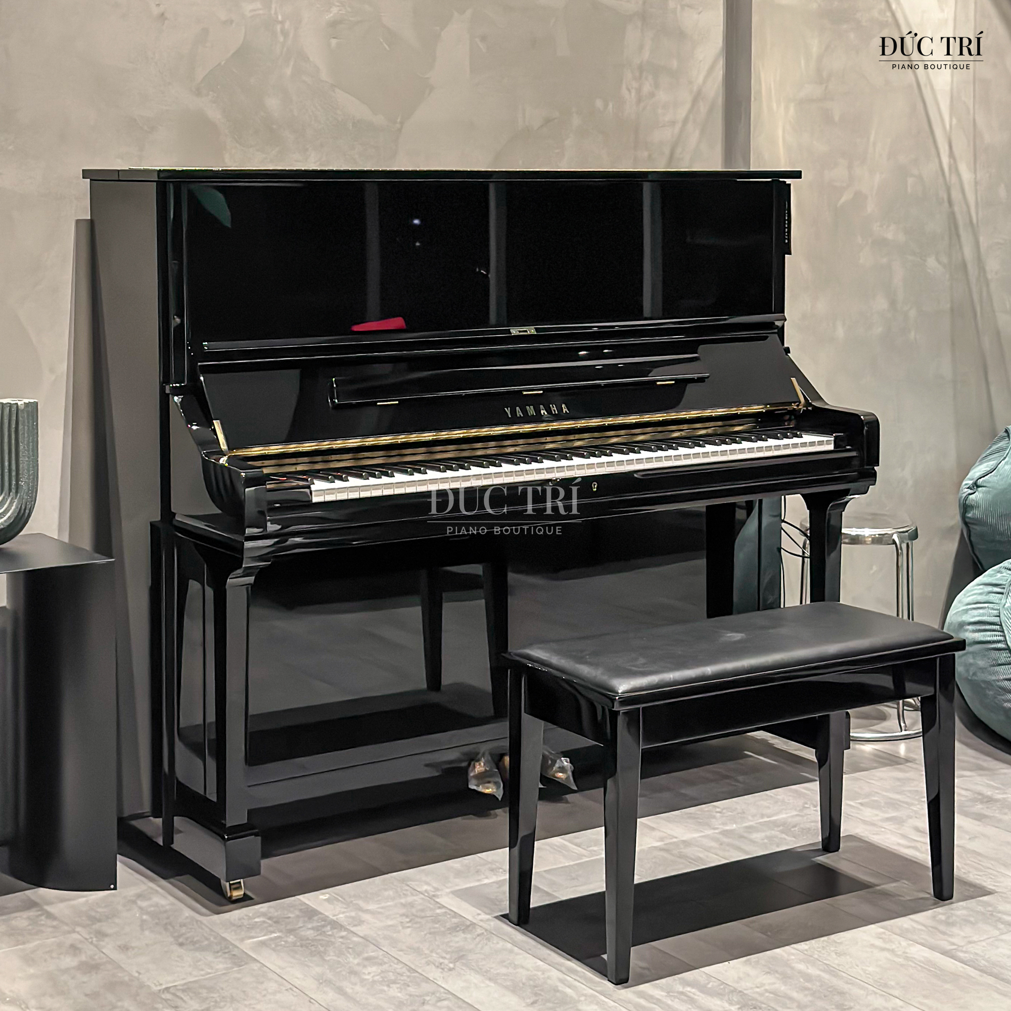 Bàn giao Yamaha U3PE New 2025 - Biểu tượng âm nhạc sang trọng tại Penthouse Đảo Kim Cương 5 Ngoại hình bóng bẩy đàn Yamaha U3PE