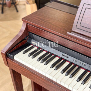 Giao diện điều khiển của piano Roland HP-505GP