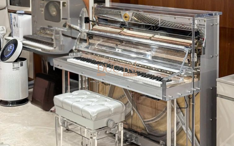 Đàn Piano Upright Crystal - Tuyệt Tác Nghệ Thuật Kết Hợp Âm Nhạc Và Ánh Sáng 1 Hình dạng trong suốt của đàn piano upright