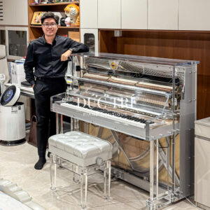 Thầy đào nguyên bảo bên cạnh chiếc Schreiner & Sohne UP-125 silent