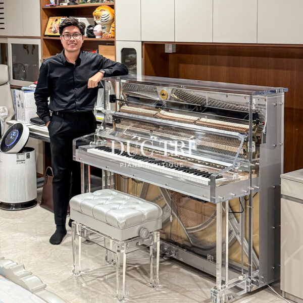 Thầy đào nguyên bảo bên cạnh chiếc Schreiner & Sohne UP-125 silent