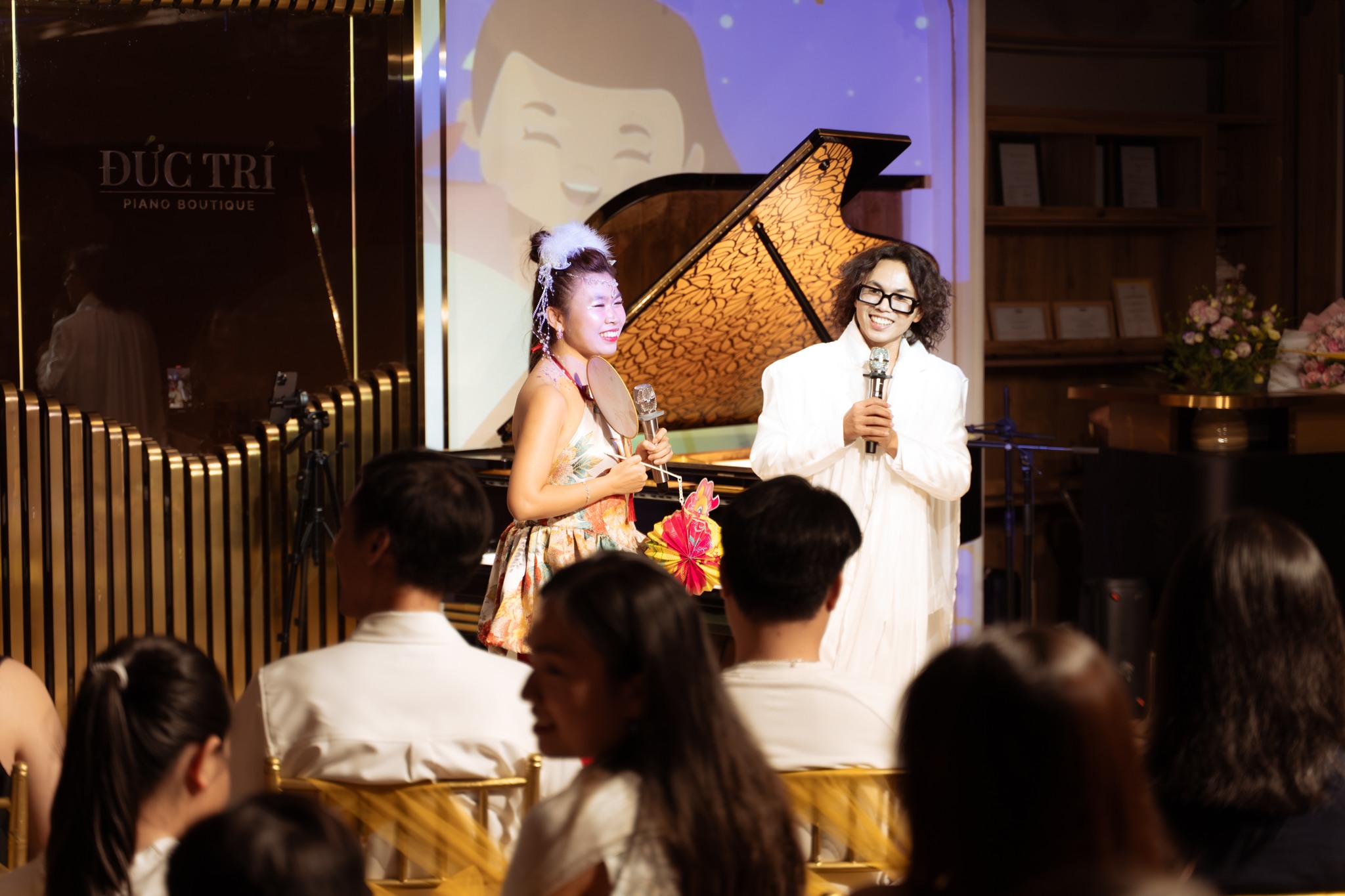 Câu chuyện khách hàng và Nghệ sĩ