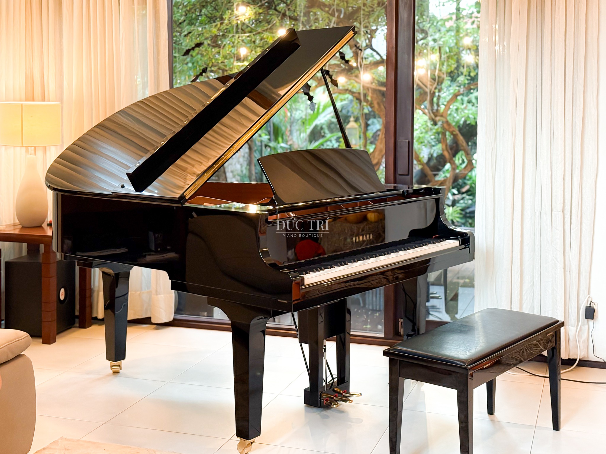 Góc nhìn từ bên trái đàn piano Yamaha DC2X Disklavier
