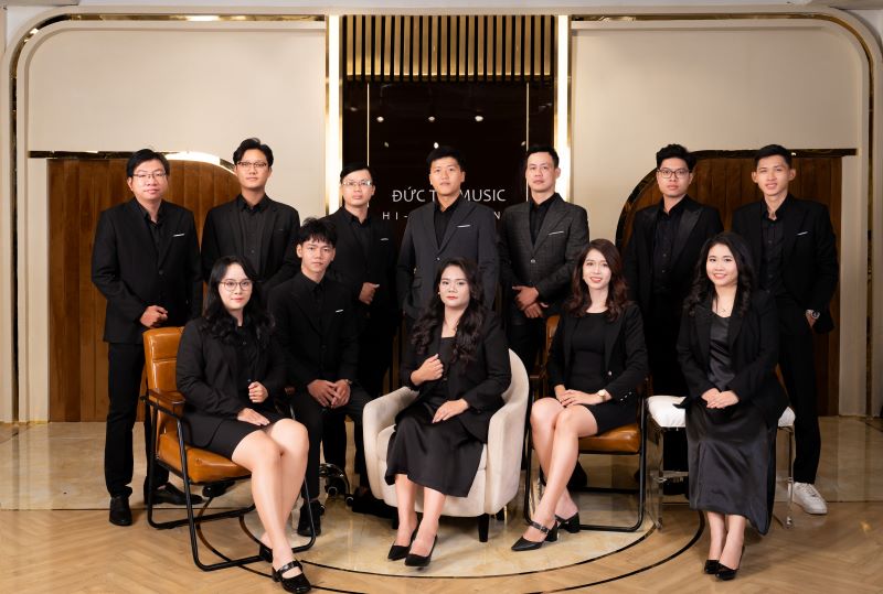 Hình ảnh toàn bộ đội ngũ nhân sự của Đức Trí Piano Boutique