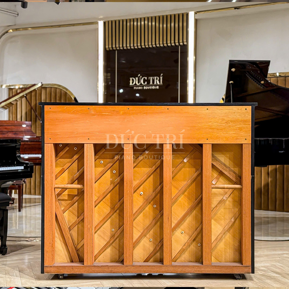 Yamaha U30A 12 Thiết kế khung đàn Yamaha U30A theo công nghệ V-Pro