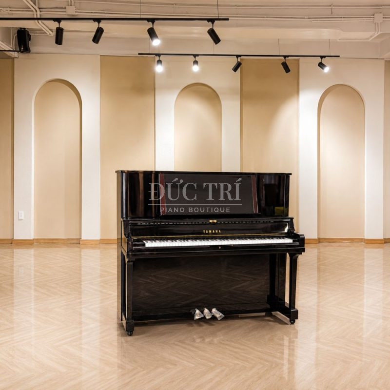 Mặt trước đàn Yamaha YUS5