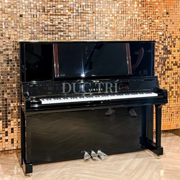 Thiết kế chân vuông trên đàn Yamaha YUS5
