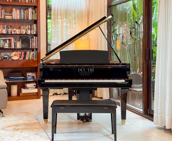 Đàn piano Yamaha DC2X Disklavier đặt trong không gian phòng khách sang trọng