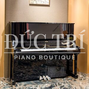 màu đen bóng trên đàn piano Yamaha YUS5