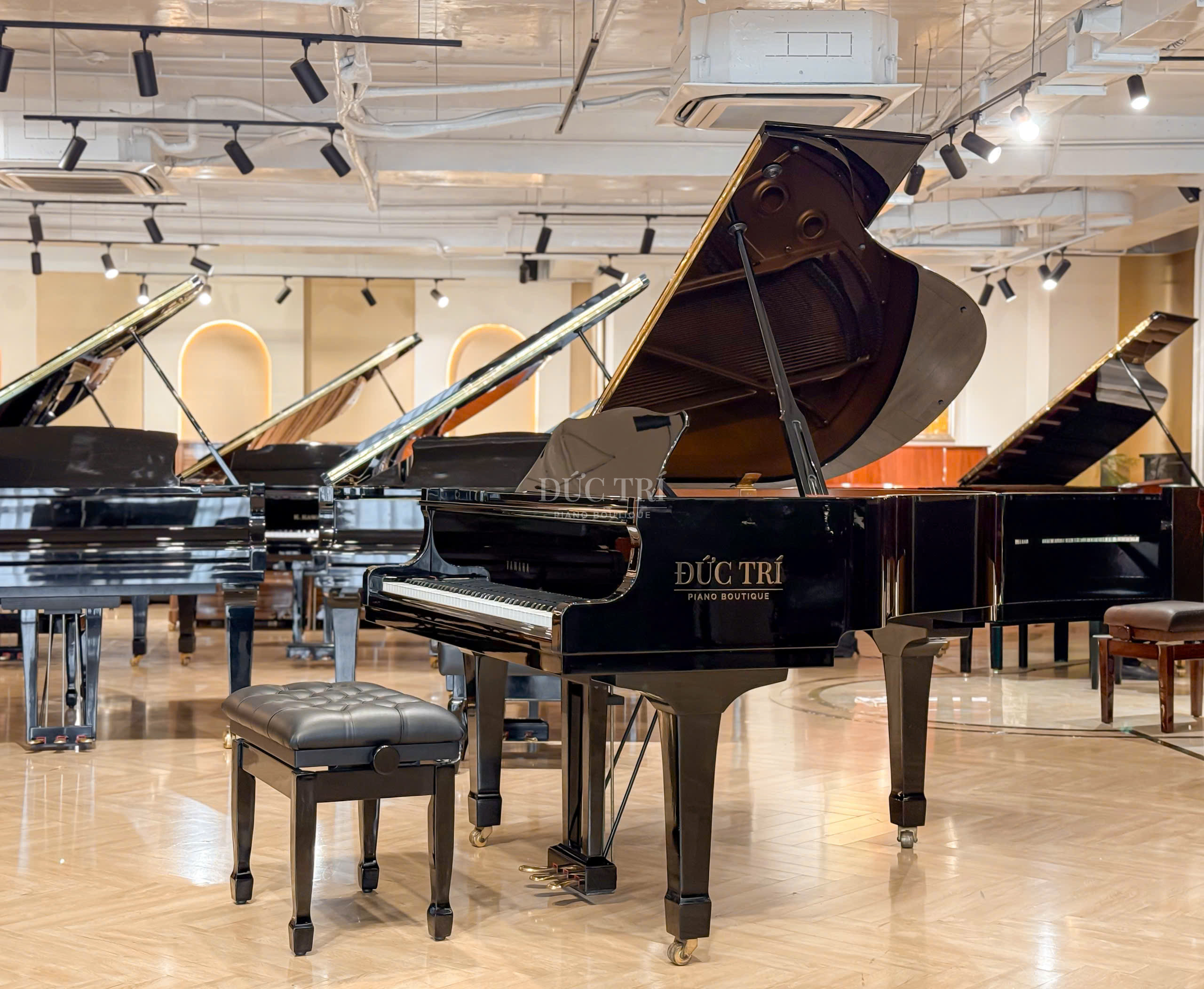 Yamaha C1 16 Yamaha C1 trang bị hệ thống 3 pedal