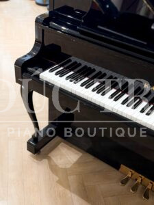 Đàn Piano Kawai DS80 có thiết kế chân cong cổ điển