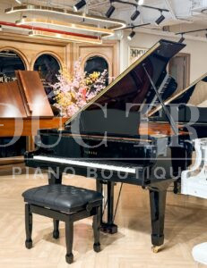 Góc cạnh đàn piano Yamaha C3L