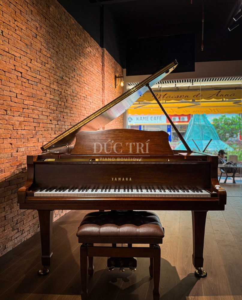 Goc chinh dien cua danYamaha G3B Walnut Yamaha G3B WN Góc chính diện của đànYamaha G3B Walnut