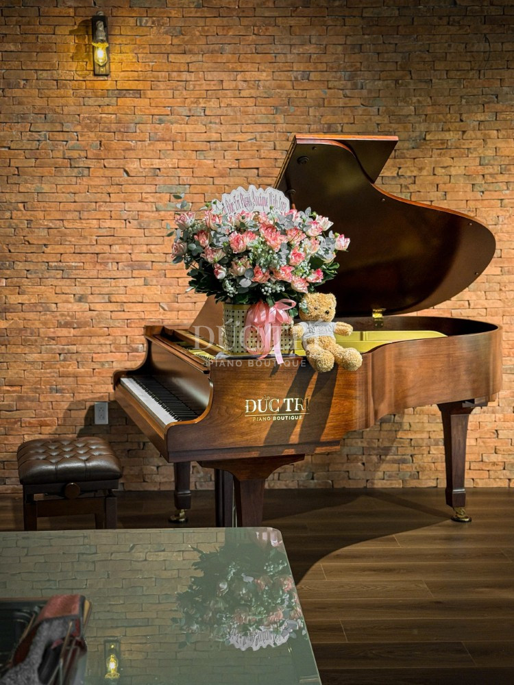 Hoa chuc mung ban giao Yamaha G3B Walnut Yamaha G3B WN Hoa chúc mừng bàn giao Yamaha G3B Walnut