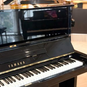 Phím đàn trên đàn Yamaha U2M