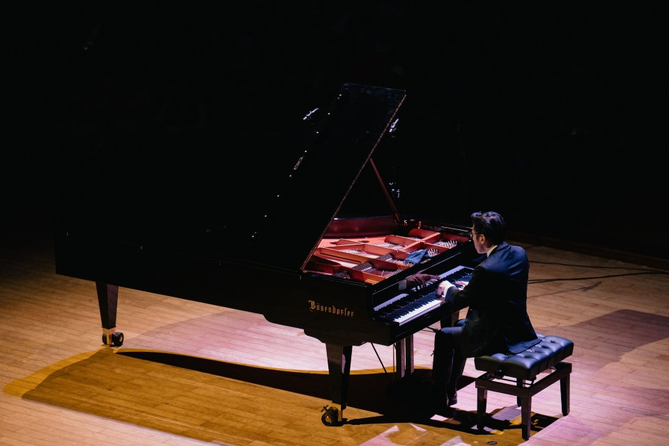 Cay Bosendorfer 280VC tren san khau Phong Hoa Nhac Lon — VNAM Cây Bösendorfer 280VC trên sân khấu Phòng Hòa Nhạc Lớn — VNAM