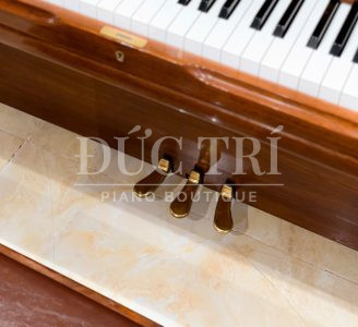 Hệ thống 3 pedal trên đàn Yamaha U3 SAW