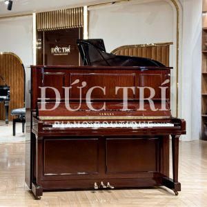 Mặt chính diện trên đàn Yamaha U30Sa