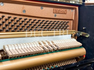 Tuning pin và búa đàn trên đàn Kawai Ns10