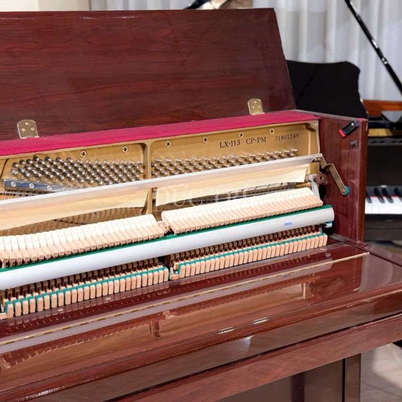 Bên trong đàn Yamaha LX-113 CP-PM