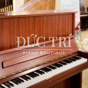 Logo kawai trên đàn Kawai KL-63T