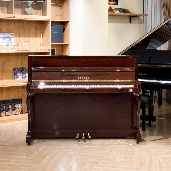 Phía trước đàn Yamaha LX-113 CP-PM