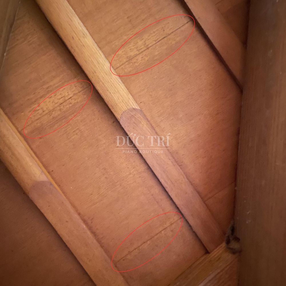 Soundboard bi nut Soundboard Soundboard bị nứt