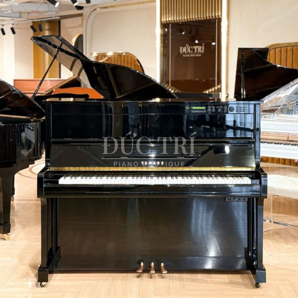 Đàn piano Yamaha HQ100SX được trưng bày tại Đức Trí Piano Boutique